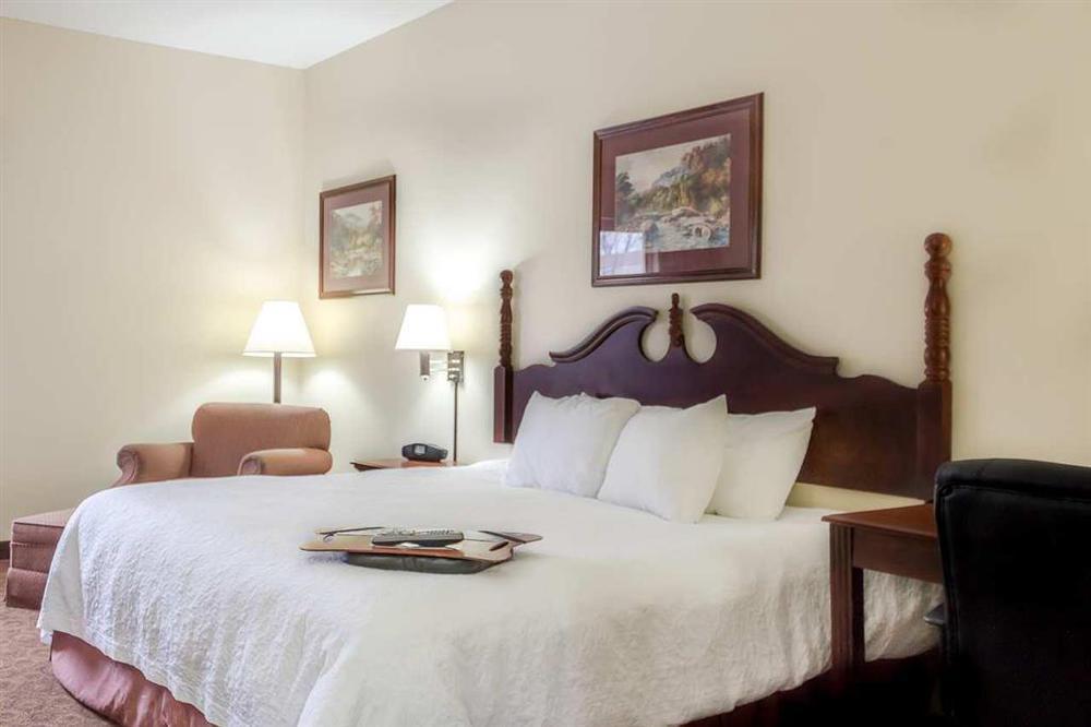 Hampton Inn Dickson Quarto foto