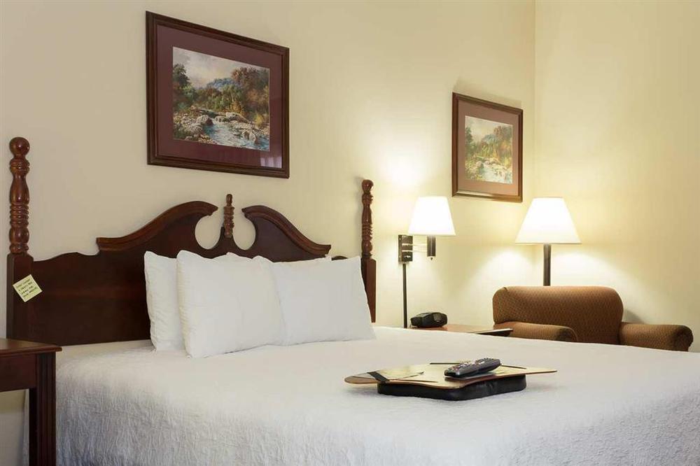 Hampton Inn Dickson Quarto foto