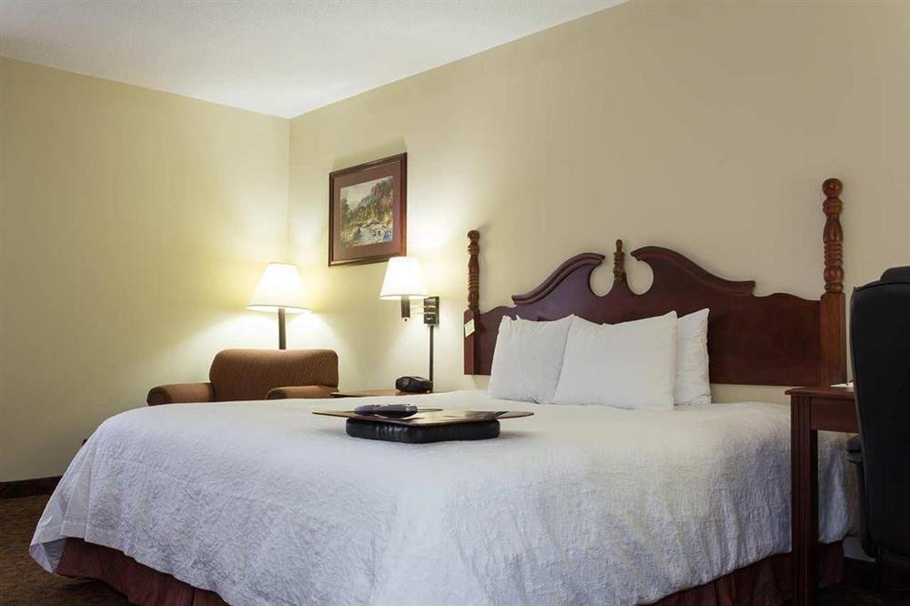 Hampton Inn Dickson Quarto foto